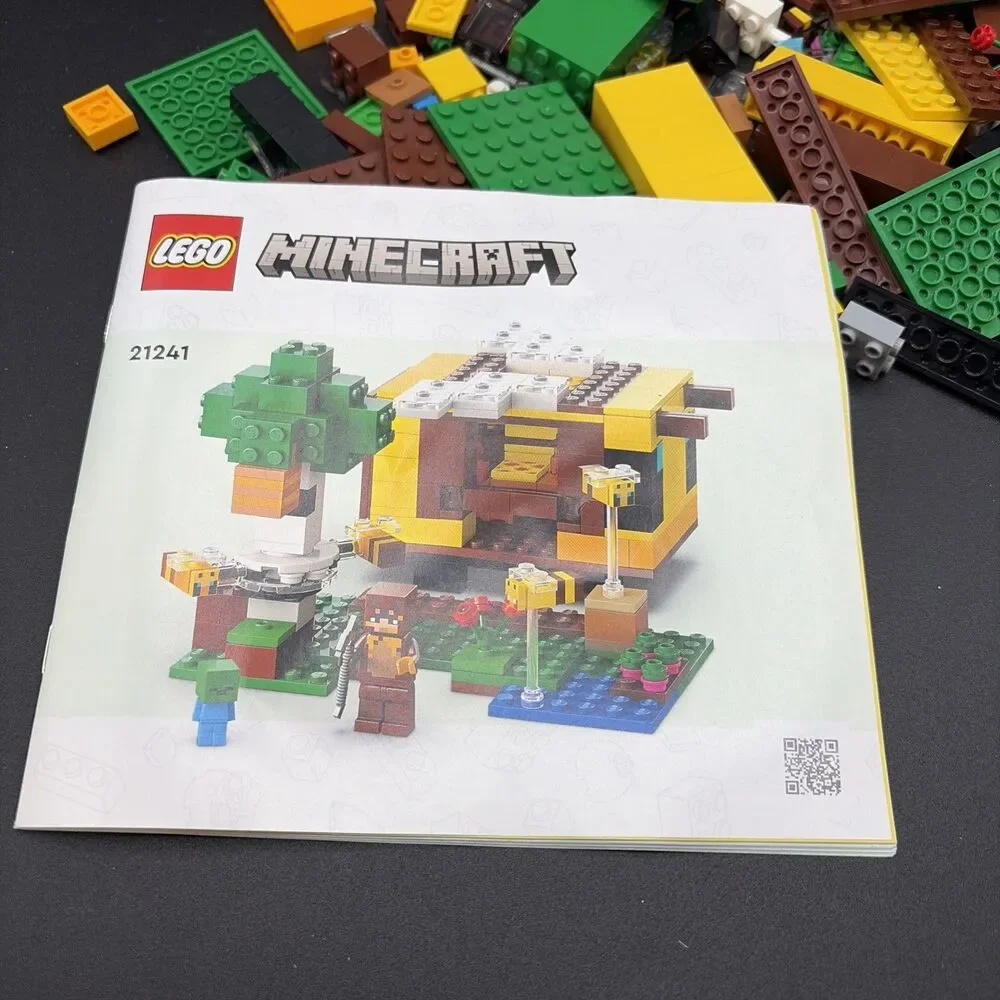 Lego Minecraft The Bee Cottage (#21241) 100% Complete With Instructions